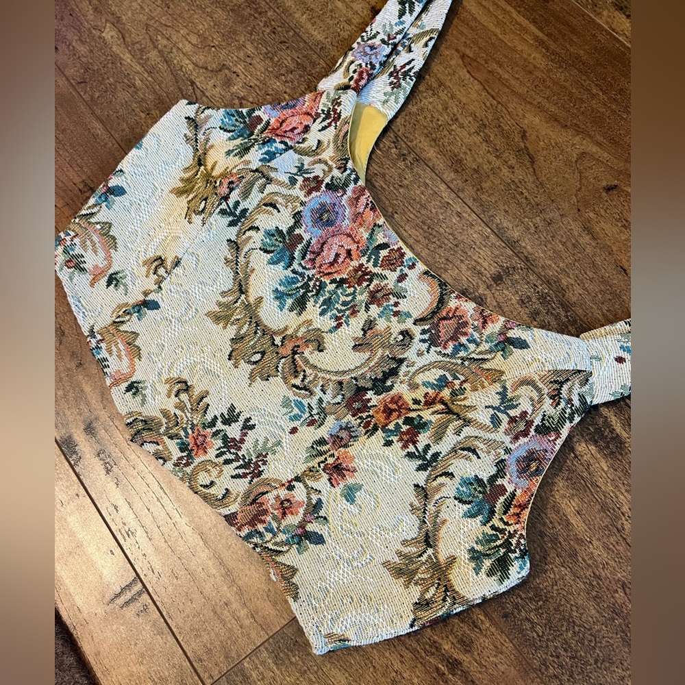 Le Lis Tapestry Crop Top Size Small EUC - Picture 2 of 5